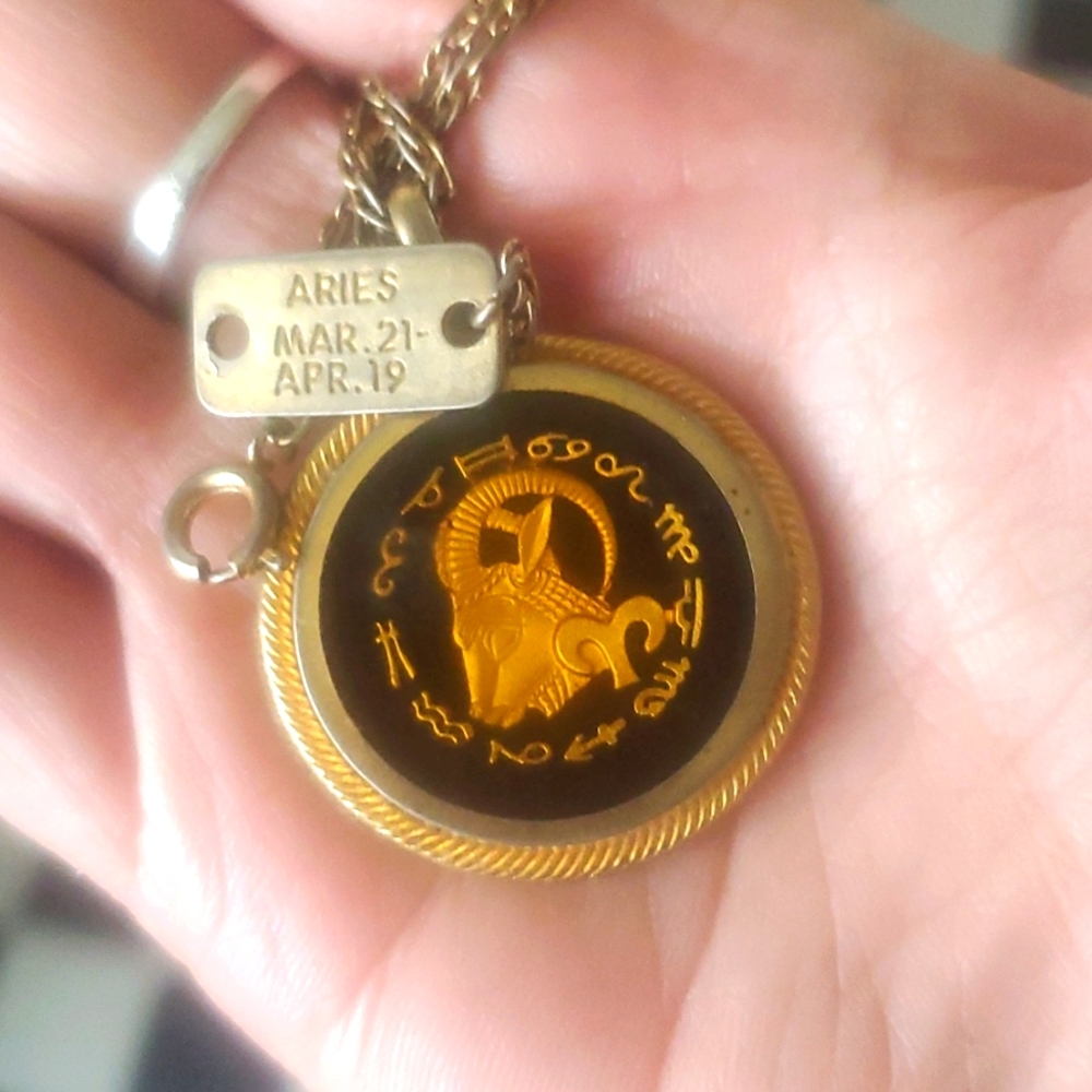 Vintage 1980s Aries Pendant Necklace